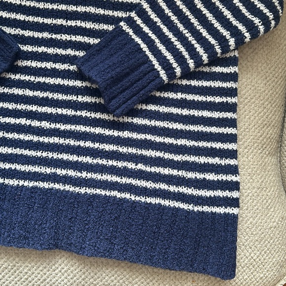 American Eagle Sweater - Picture 5 of 6